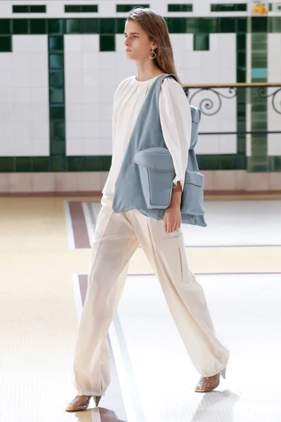 Look 14